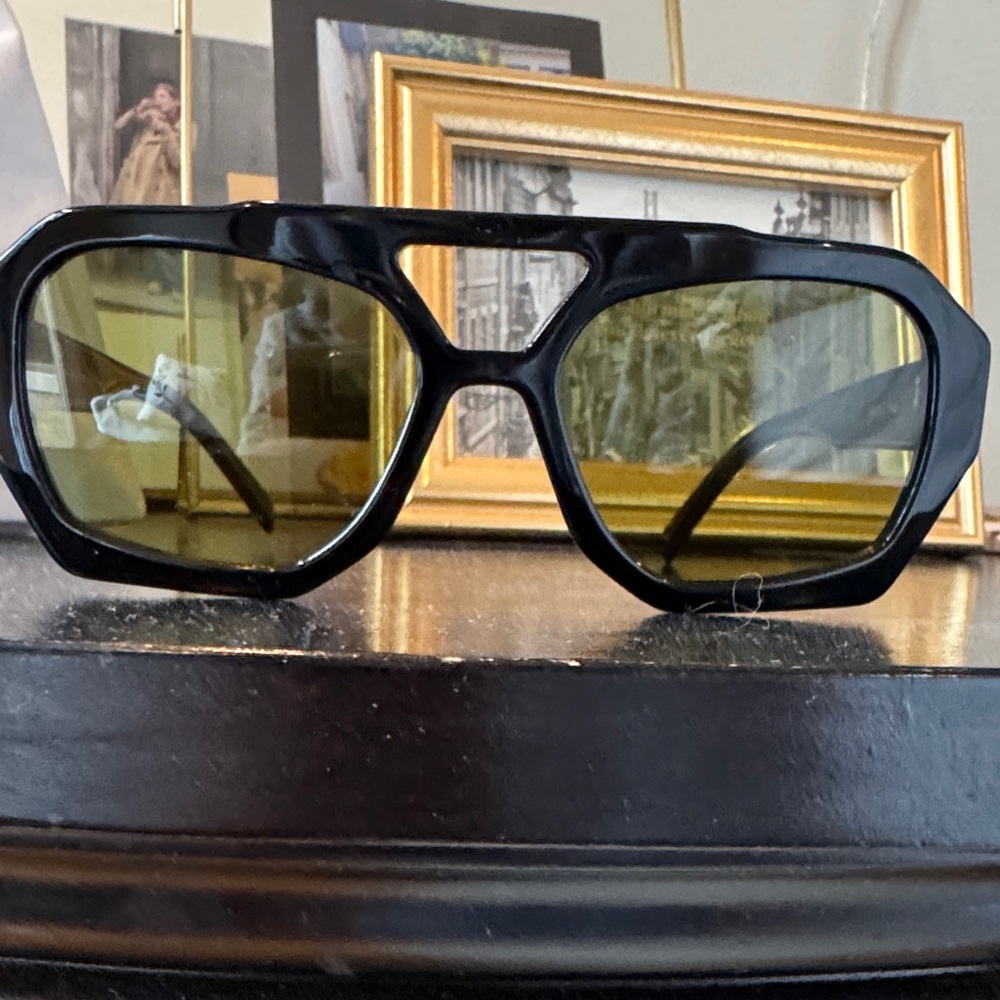 VEHLA Black Sunglasses with Gold Lenses
